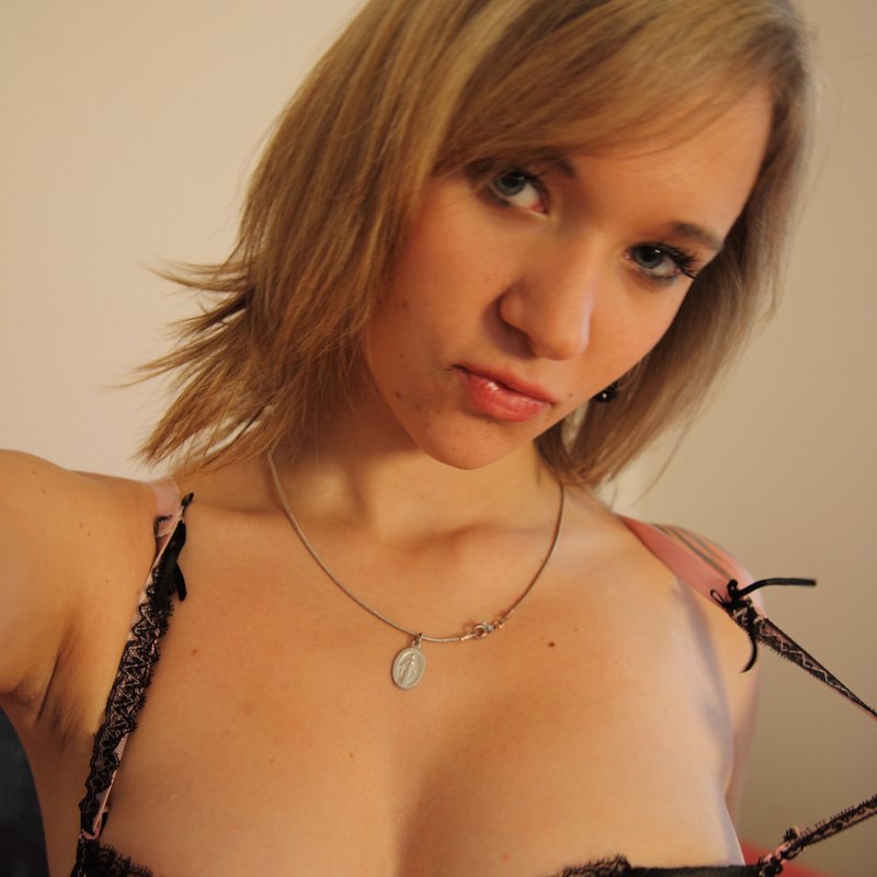 Pauline 34 Escort Courtry